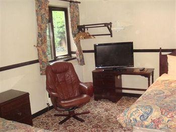 Foxwood Guest House Robin Hood エクステリア 写真