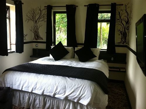 Foxwood Guest House Robin Hood エクステリア 写真