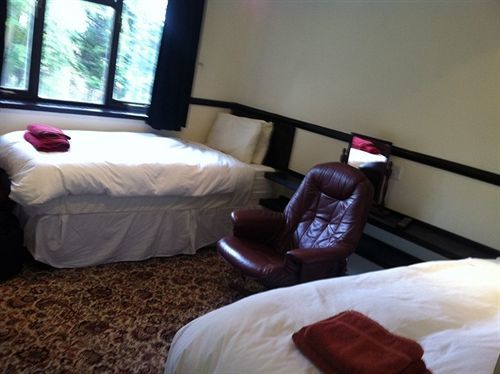 Foxwood Guest House Robin Hood エクステリア 写真