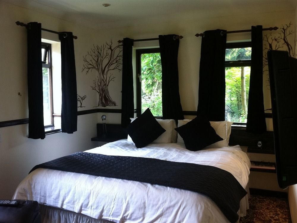Foxwood Guest House Robin Hood エクステリア 写真